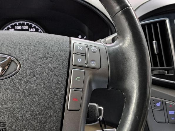 Hyundai H-1 II Рестайлинг с пробегом 2017 года, цена 2 990 000 рублей, 89919 км, минивэн, Автокод Объявления