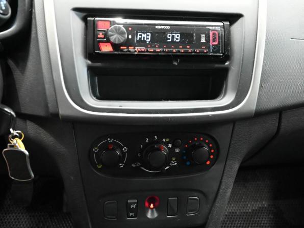 Renault Sandero II Рестайлинг с пробегом 2018 года, цена 950 000 рублей, 140385 км, хэтчбек, Автокод Объявления