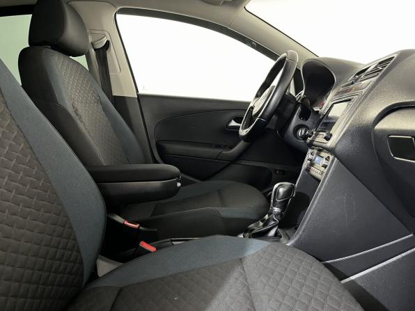 Volkswagen Polo V Рестайлинг с пробегом 2019 года, цена 1 299 900 рублей, 91633 км, седан, Автокод Объявления