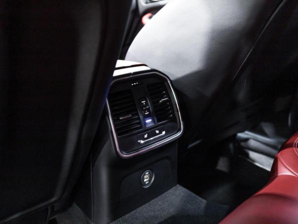 Porsche Macan I с пробегом 2017 года, цена 3 399 700 рублей, 141282 км, внедорожник, Автокод Объявления