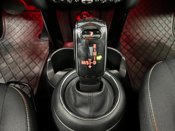Mini Hatch III (F55/F56) Рестайлинг с пробегом 2020 года, цена 2 199 000 рублей, 47901 км, хэтчбек, Автокод Объявления