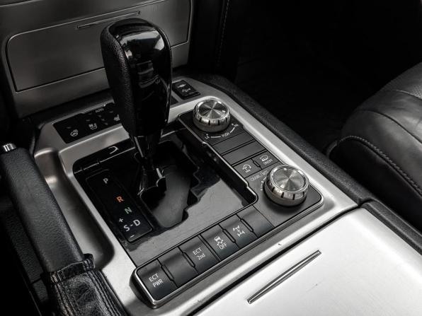 Toyota Land Cruiser 200 Series Рестайлинг 2 с пробегом 2015 года, цена 4 600 000 рублей, 204562 км, внедорожник, Автокод Объявления