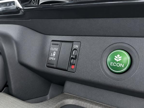 Honda Stepwgn V с пробегом 2016 года, цена 1 949 000 рублей, 228576 км, минивэн, Автокод Объявления