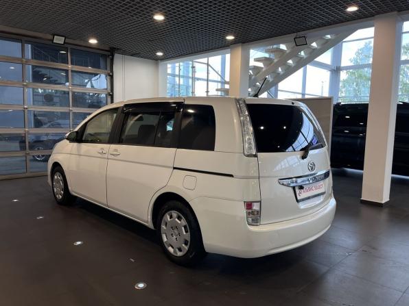 Toyota ISis I Рестайлинг с пробегом 2015 года, цена 1 270 000 рублей, 199321 км, компактвэн, Автокод Объявления