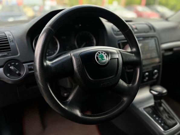Skoda Octavia II (A5) Рестайлинг с пробегом 2013 года, цена 750 000 рублей, 257535 км, лифтбек, Автокод Объявления