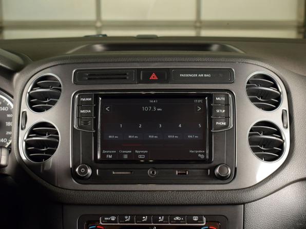 Volkswagen Tiguan I Рестайлинг с пробегом 2015 года, цена 1 175 999 рублей, 271425 км, внедорожник, Автокод Объявления