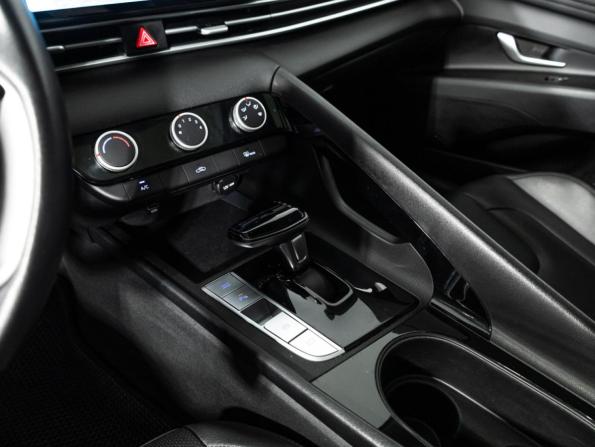 Hyundai Elantra VII (CN7) с пробегом 2023 года, цена 2 049 700 рублей, 69766 км, седан, Автокод Объявления