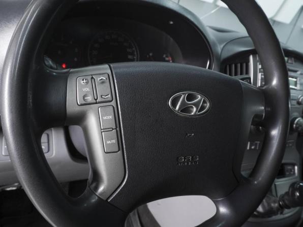 Hyundai H-1 II Рестайлинг с пробегом 2015 года, цена 1 960 000 рублей, 227864 км, минивэн, Автокод Объявления
