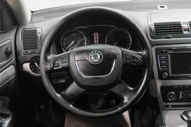 Skoda Octavia II (A5) Рестайлинг с пробегом 2013 года, цена 949 000 рублей, 255000 км, лифтбек, Автокод Объявления