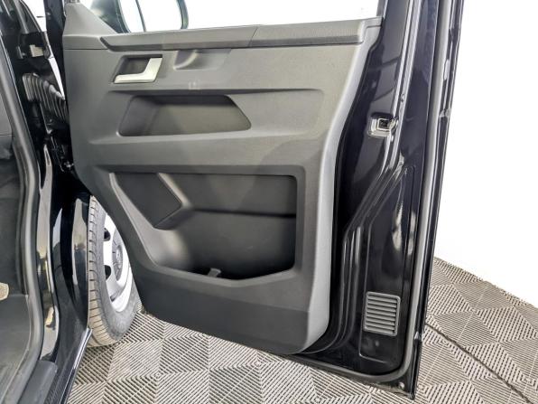 Volkswagen Multivan T6 Рестайлинг с пробегом 2021 года, цена 5 350 000 рублей, 94113 км, минивэн, Автокод Объявления