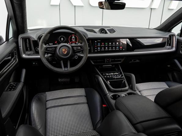 Porsche Cayenne III Рестайлинг с пробегом 2024 года, цена 16 750 000 рублей, 11329 км, внедорожник, Автокод Объявления