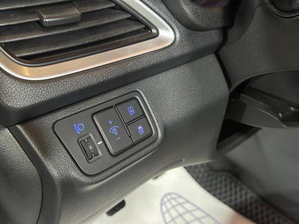 Hyundai Solaris II с пробегом 2018 года, цена 1 049 000 рублей, 181271 км, седан, Автокод Объявления