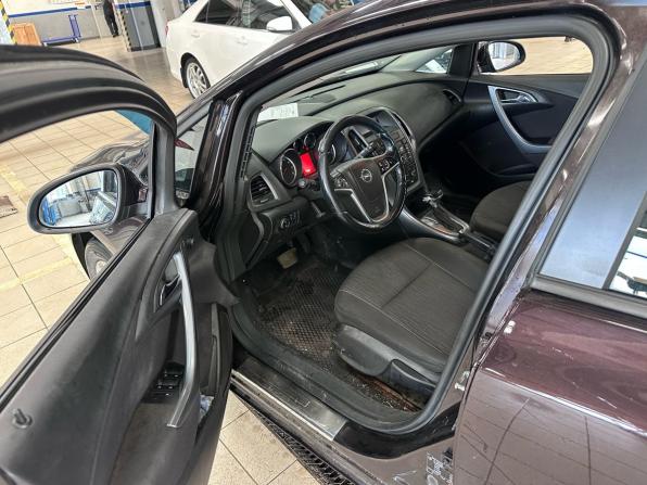 Opel Astra J Рестайлинг с пробегом 2013 года, цена 670 000 рублей, 236940 км, седан, Автокод Объявления