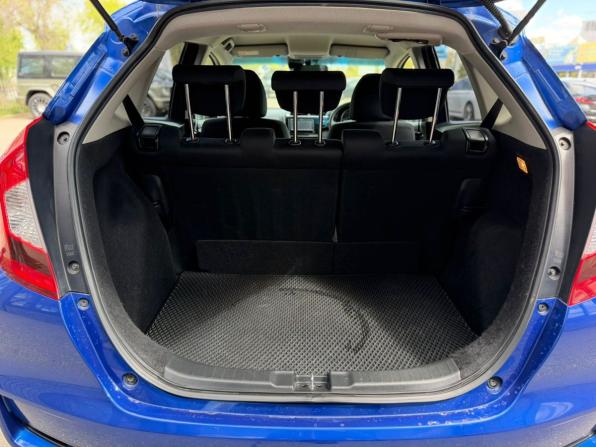 Honda Fit III Рестайлинг с пробегом 2019 года, цена 1 330 000 рублей, 93401 км, хэтчбек, Автокод Объявления