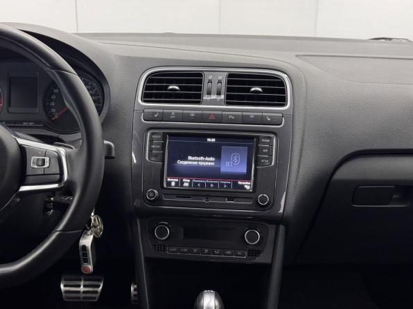 Volkswagen Polo V Рестайлинг с пробегом 2018 года, цена 1 620 000 рублей, 72192 км, седан, Автокод Объявления