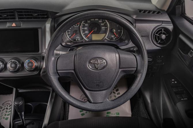 Toyota Corolla XI (E160 E170) Рестайлинг 2 с пробегом 2018 года, цена 1 549 000 рублей, 57000 км, универсал, Автокод Объявления