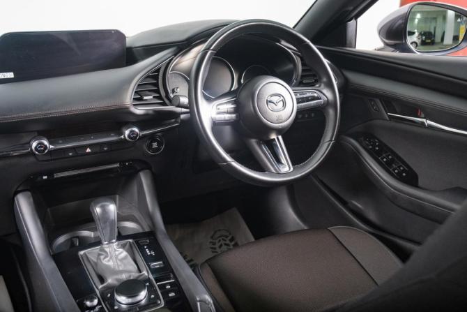 Mazda 3 IV (BP) с пробегом 2022 года, цена 2 249 000 рублей, 23800 км, хэтчбек, Автокод Объявления