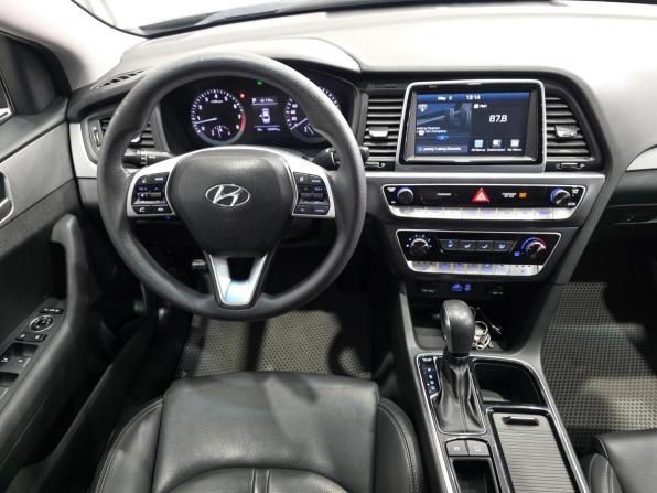 Hyundai Sonata VII (LF) Рестайлинг с пробегом 2018 года, цена 1 580 000 рублей, 149900 км, седан, Автокод Объявления