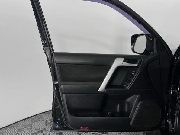 Toyota Land Cruiser Prado 150 Series Рестайлинг 2 с пробегом 2019 года, цена 5 449 000 рублей, 83000 км, внедорожник, Автокод Объявления