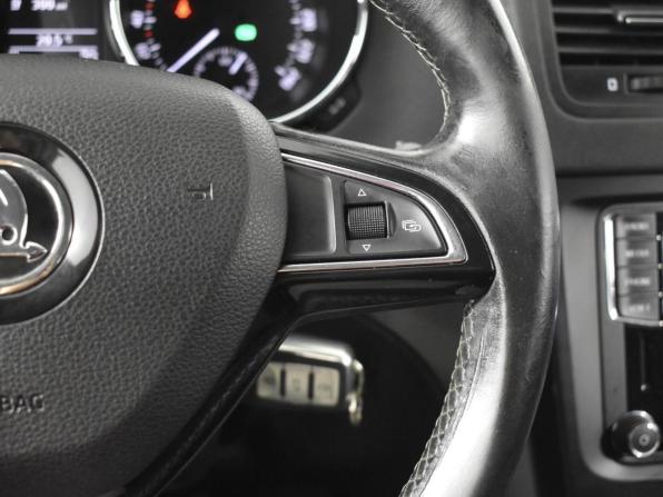 Skoda Yeti I Рестайлинг с пробегом 2015 года, цена 1 287 200 рублей, 133529 км, внедорожник, Автокод Объявления
