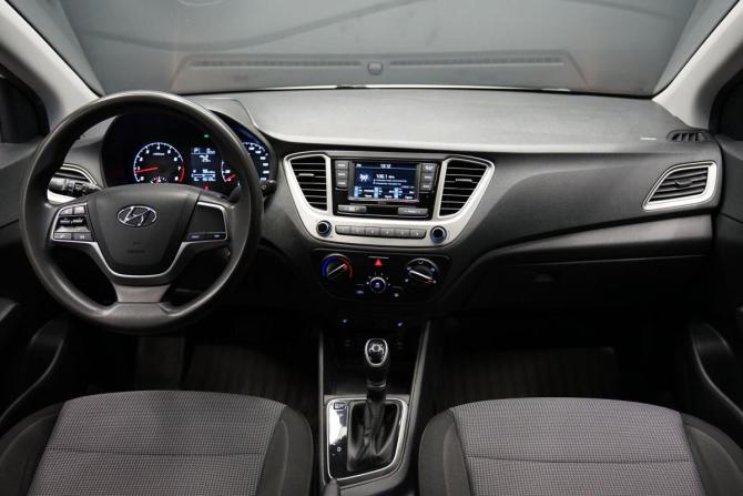 Hyundai Solaris II Рестайлинг с пробегом 2021 года, цена 1 365 000 рублей, 180000 км, седан, Автокод Объявления