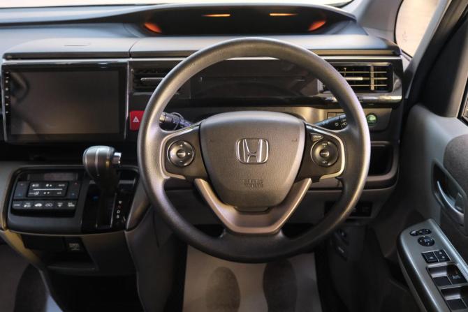 Honda Stepwgn V с пробегом 2015 года, цена 1 799 000 рублей, 83758 км, минивэн, Автокод Объявления