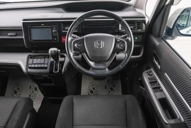 Honda Stepwgn V с пробегом 2015 года, цена 2 049 000 рублей, 93927 км, минивэн, Автокод Объявления