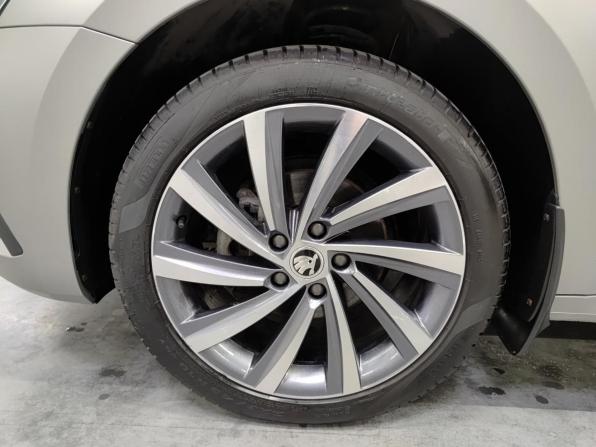 Skoda Octavia IV (A8) с пробегом 2021 года, цена 2 480 000 рублей, 83401 км, лифтбек, Автокод Объявления