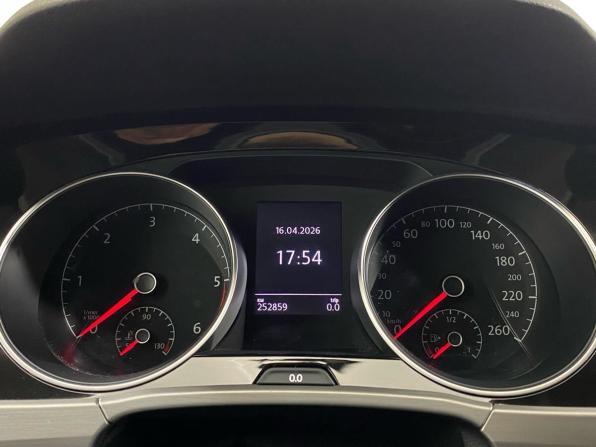 Volkswagen Touran II с пробегом 2019 года, цена 1 597 900 рублей, 252858 км, компактвэн, Автокод Объявления