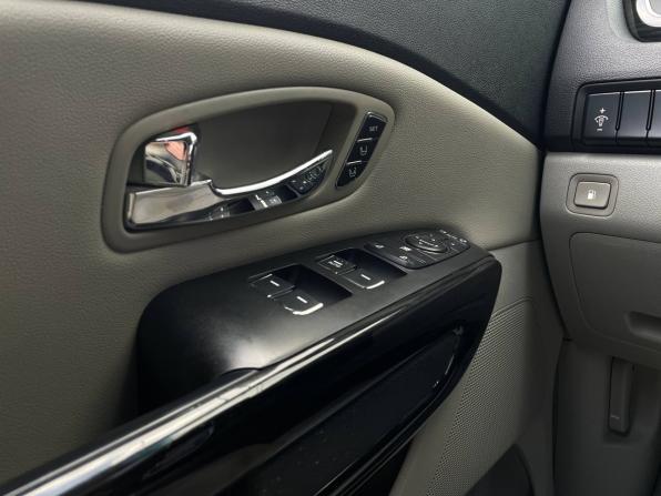 Kia Carnival III с пробегом 2019 года, цена 2 877 000 рублей, 180306 км, минивэн, Автокод Объявления