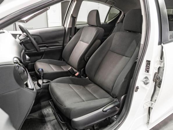 Toyota Aqua I Рестайлинг с пробегом 2016 года, цена 1 229 000 рублей, 94512 км, хэтчбек, Автокод Объявления