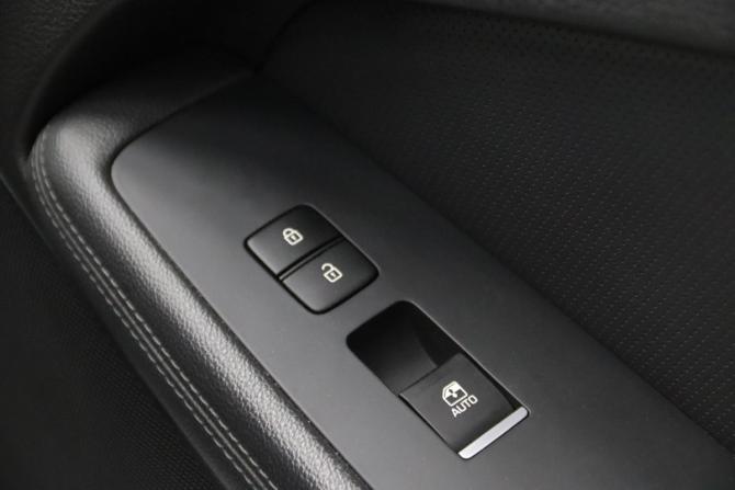 Hyundai Genesis II с пробегом 2015 года, цена 1 995 950 рублей, 178367 км, седан, Автокод Объявления