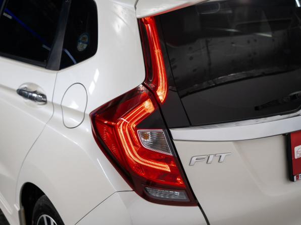 Honda Fit III Рестайлинг с пробегом 2018 года, цена 1 049 500 рублей, 99730 км, хэтчбек, Автокод Объявления
