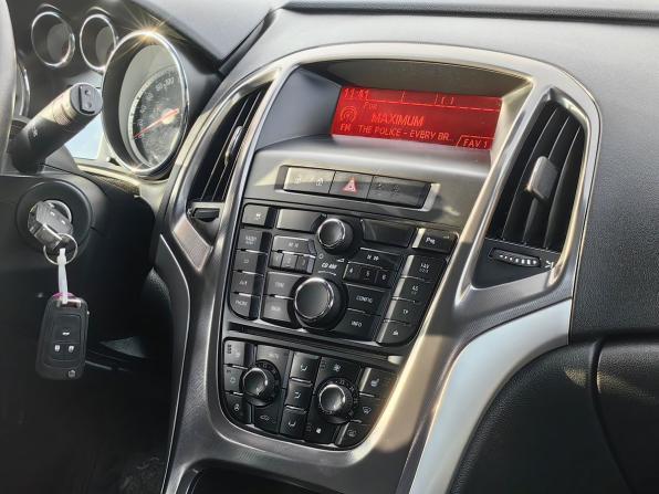 Opel Astra J с пробегом 2011 года, цена 499 000 рублей, 214014 км, хэтчбек, Автокод Объявления