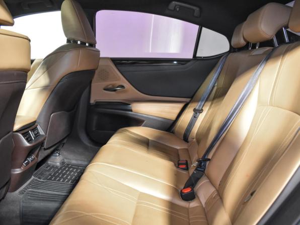 Lexus ES VII с пробегом 2018 года, цена 2 960 100 рублей, 172089 км, седан, Автокод Объявления
