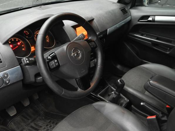 Opel Astra H Рестайлинг с пробегом 2011 года, цена 650 000 рублей, 265071 км, седан, Автокод Объявления