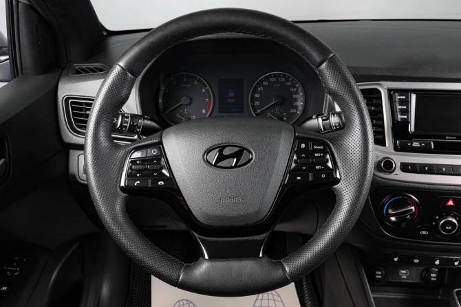 Hyundai Solaris II с пробегом 2019 года, цена 1 419 000 рублей, 265000 км, седан, Автокод Объявления
