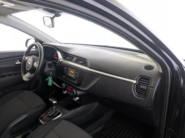 Kia Rio IV Рестайлинг с пробегом 2020 года, цена 1 700 000 рублей, 31915 км, седан, Автокод Объявления
