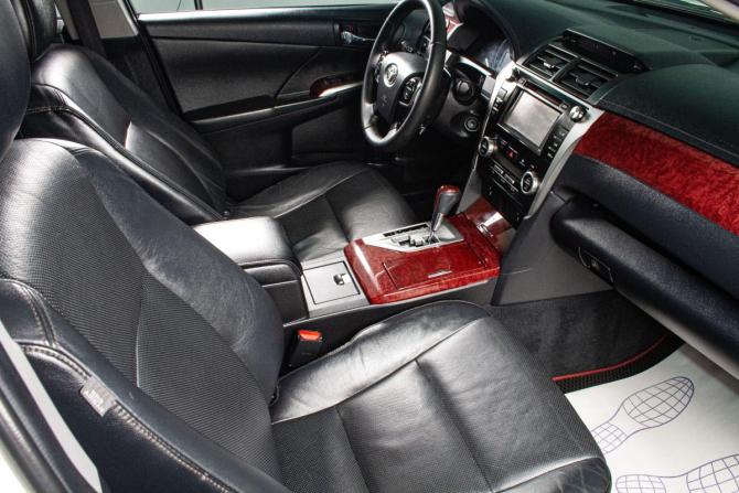 Toyota Camry VII (XV50) Рестайлинг с пробегом 2013 года, цена 1 699 000 рублей, 244378 км, седан, Автокод Объявления