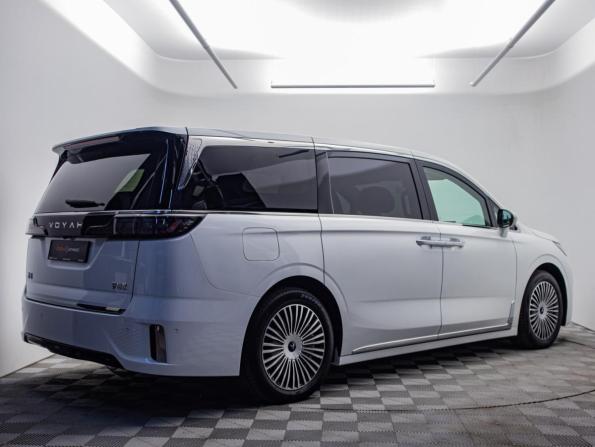 Voyah Dream I Рестайлинг с пробегом 2025 года, цена 6 770 000 рублей, 31607 км, минивэн, Автокод Объявления