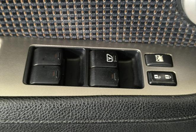 Nissan Tiida I Рестайлинг с пробегом 2010 года, цена 650 000 рублей, 186989 км, хэтчбек, Автокод Объявления