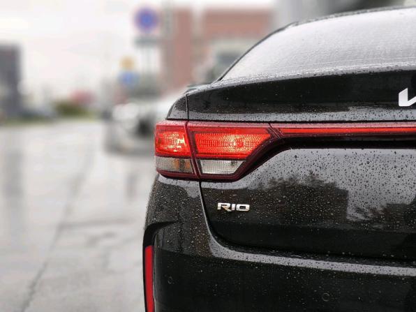 Kia Rio IV Рестайлинг с пробегом 2022 года, цена 1 350 000 рублей, 90975 км, седан, Автокод Объявления