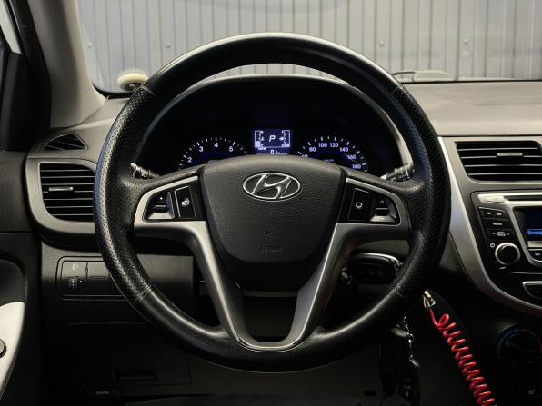 Hyundai Solaris I Рестайлинг с пробегом 2015 года, цена 957 000 рублей, 116290 км, седан, Автокод Объявления