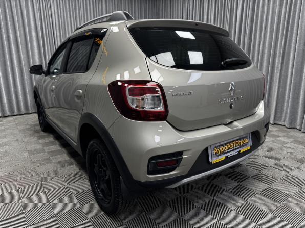 Renault Sandero II с пробегом 2017 года, цена 915 000 рублей, 120933 км, хэтчбек, Автокод Объявления