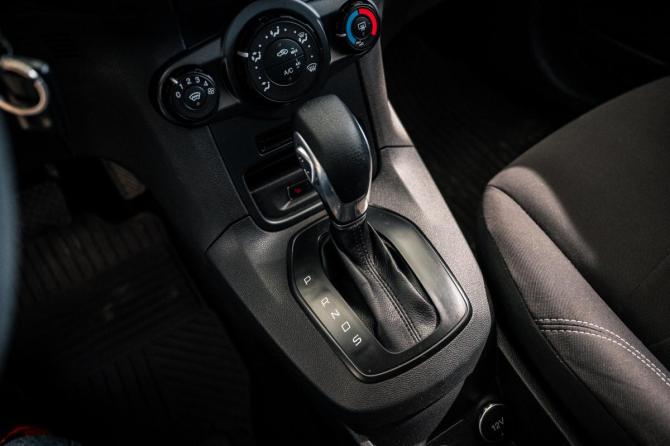Ford Fiesta Mk6 Рестайлинг с пробегом 2018 года, цена 960 000 рублей, 90700 км, хэтчбек, Автокод Объявления
