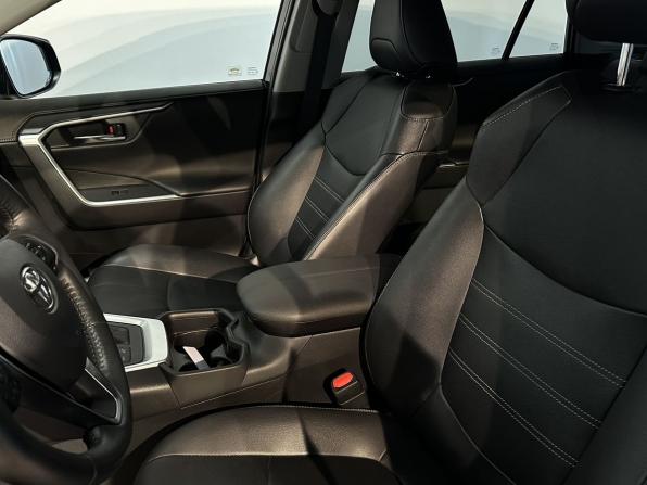 Toyota RAV4 V (XA50) с пробегом 2021 года, цена 4 200 000 рублей, 31103 км, внедорожник, Автокод Объявления