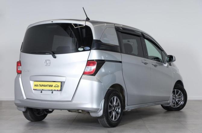 Honda Freed I с пробегом 2010 года, цена 949 000 рублей, 195002 км, компактвэн, Автокод Объявления