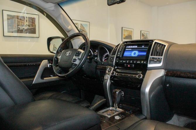 Toyota Land Cruiser 200 Series Рестайлинг 1 с пробегом 2013 года, цена 3 950 000 рублей, 221571 км, внедорожник, Автокод Объявления
