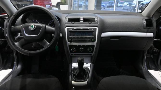 Skoda Octavia II (A5) Рестайлинг с пробегом 2009 года, цена 630 000 рублей, 262090 км, лифтбек, Автокод Объявления