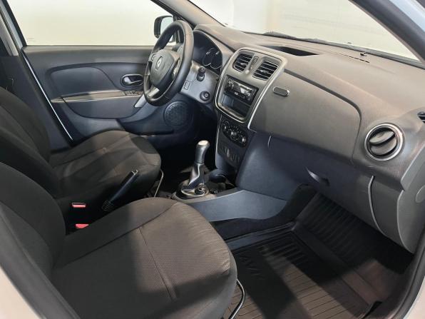 Renault Logan II с пробегом 2017 года, цена 690 000 рублей, 109487 км, седан, Автокод Объявления